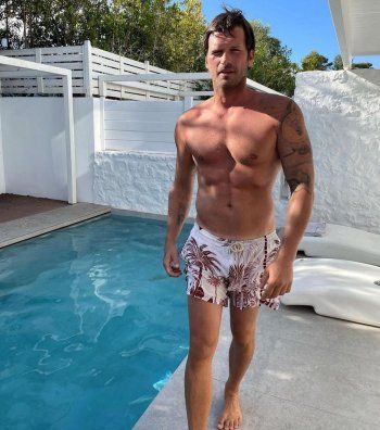 شاهد .. ما قصة قبلة كيفانش تاتليتوغ اللطيفة في حوض السباحة ؟