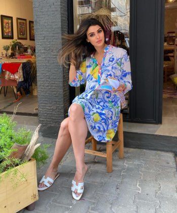 شاهد .. بالصورة- ملكة جمال لبنان 2008 تناشد متابعيها إنقاذ حياة مريض سرطان