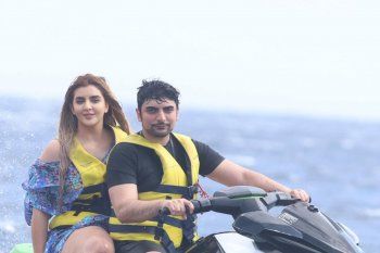 شاهد .. بالصور - الشيخة مهرة بإجازة في اليونان برفقة زوجها الشيخ مانع