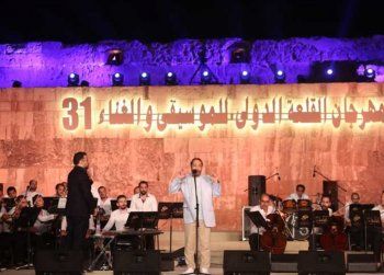 شاهد .. علي الحجار يحصد تفاعلاً هائلاً من الجمهور في حفله بمهرجان القلعة