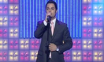 شاهد .. نجم سوبر ستار.. خطأ طبي أفقده بصره في مراهقته وفيروس كورونا أنهى حياته