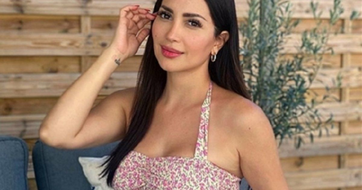 شاهد .. في آخر إيام الصيفية ..نسرين طافش بمايوه أخضر على شاطئ البحر في الساحل الشمالي