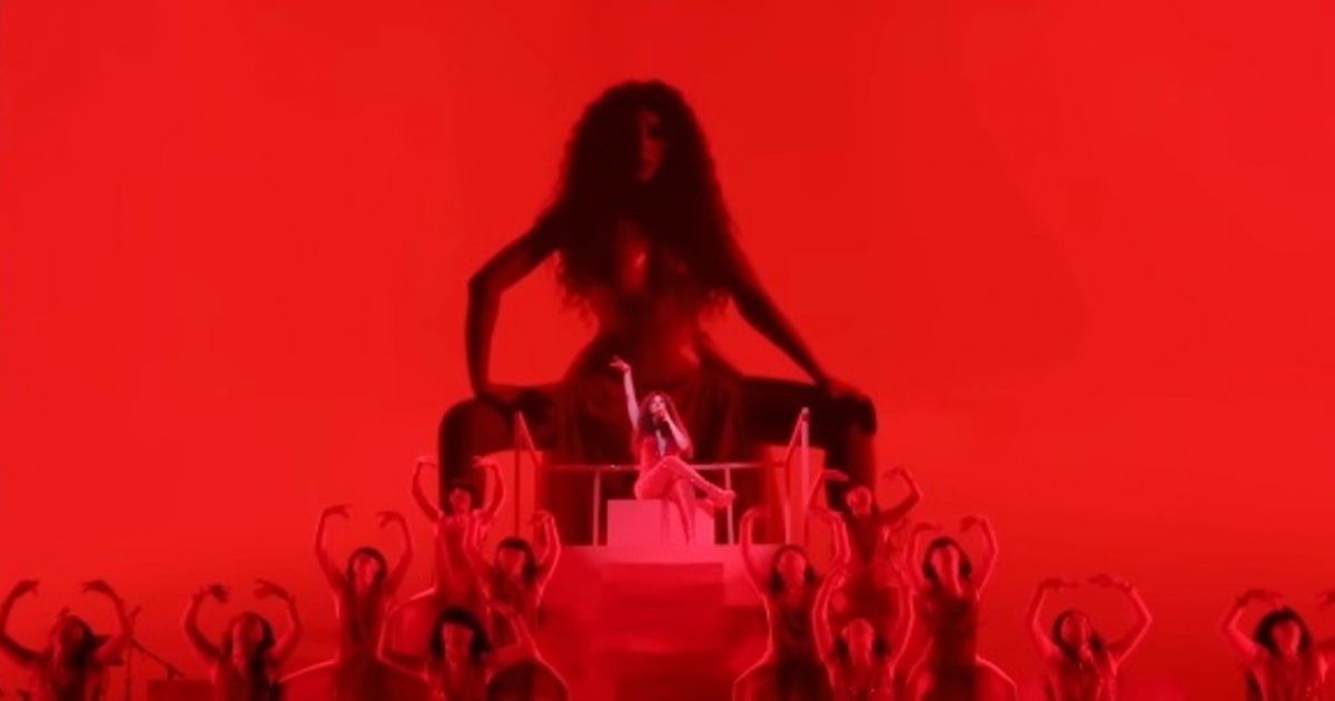 شاهد .. ميريام فارس تشارك كواليس تصوير كليب "تزلزلها" من الستوديو إلى المسرح-بالفيديو