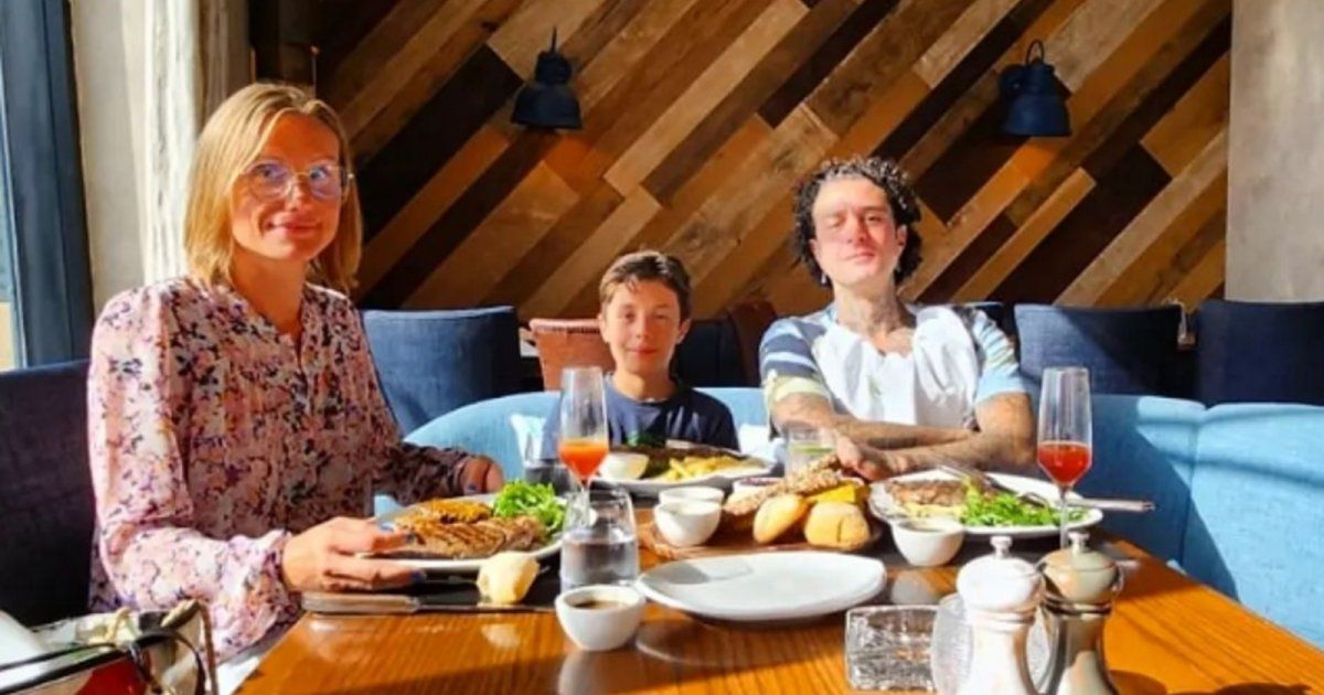 شاهد .. بالفيديو- أحمد الفشاوي مع إبن في الـ "جيم".. وهذا ما قاله