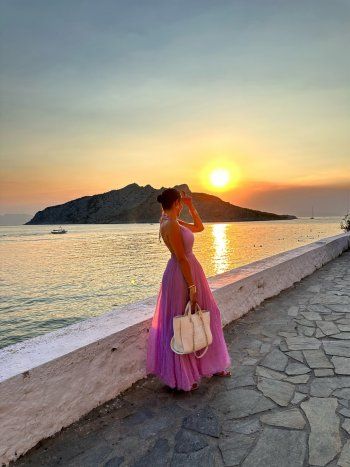 شاهد .. ياسمين صبري تضج أنوثة بإطلالتها على البحر .. وحقيبتها وصاندالها بآلاف الدولارات