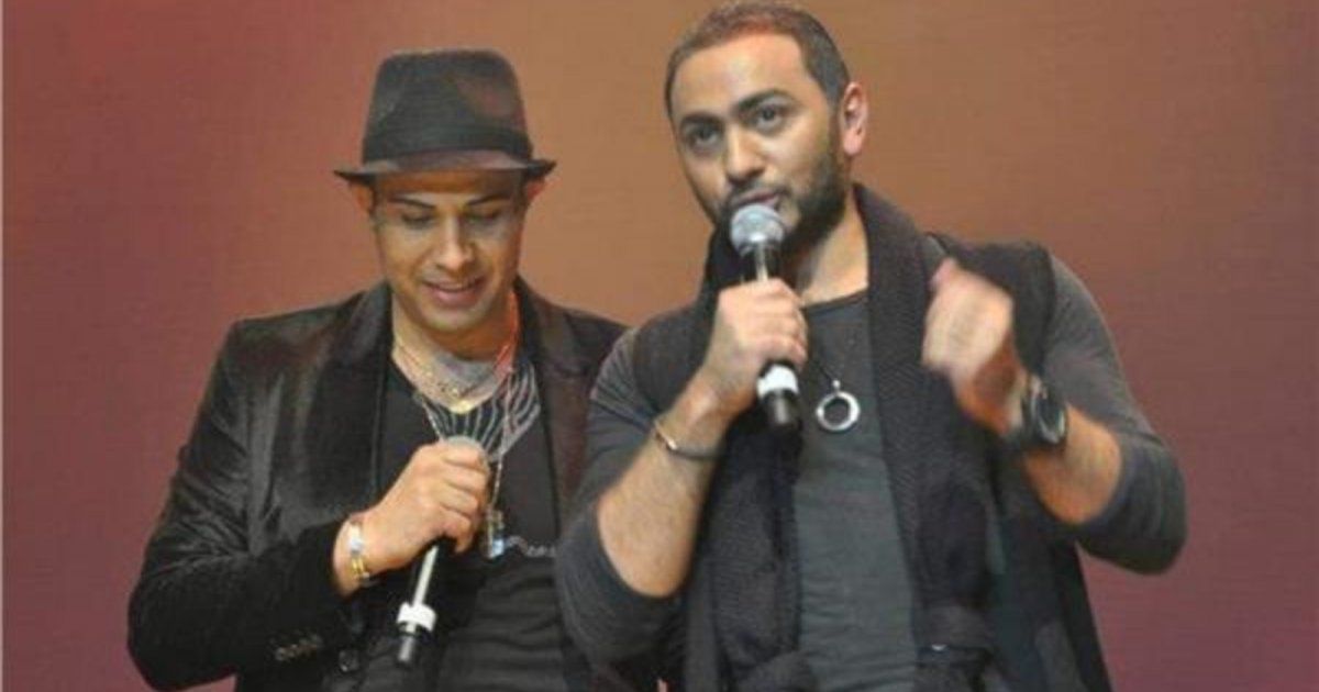 شاهد .. مدير أعمال تامر حسني ينجو من الموت بعد حادث مروع على طريق العلمين!