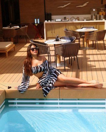 شاهد .. بالصور - هيفا وهبي في إطلالة آخر الصيف.. وهذا ما تقوله عن القلوب الجميلة