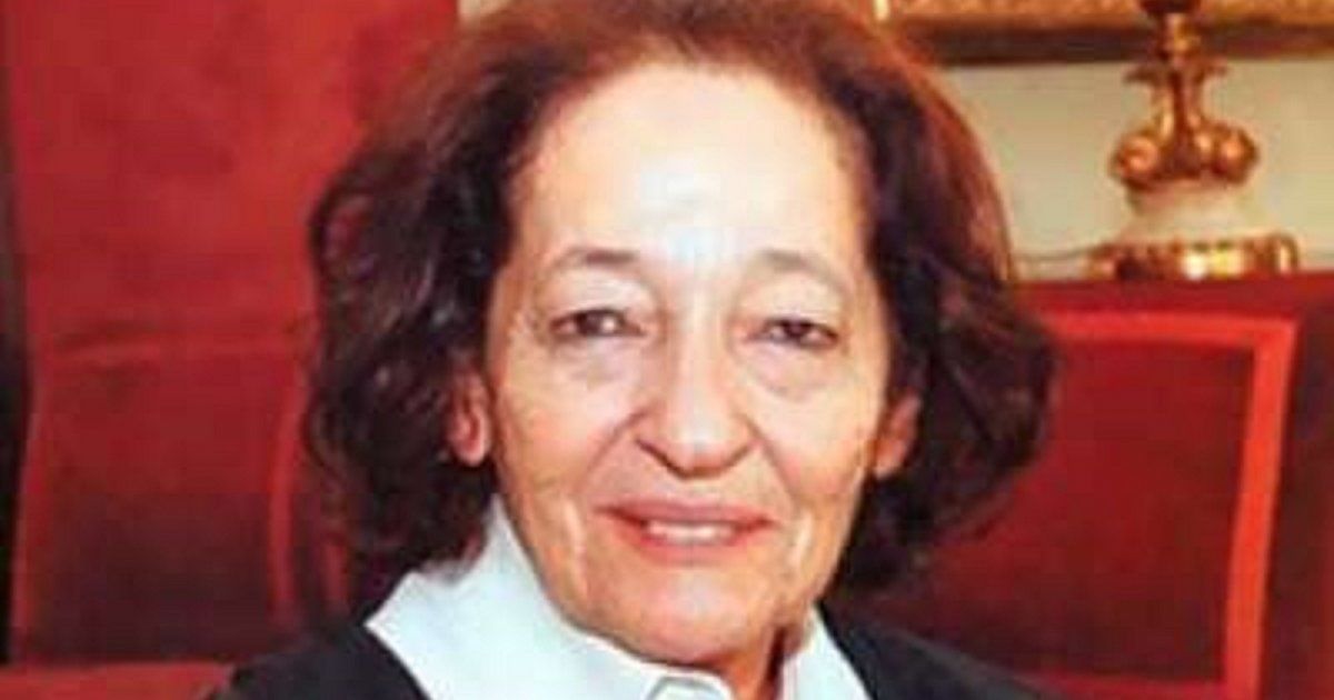 شاهد .. الأميرة "للا عائشة" كسرت التقاليد وظهرت أمام الشعب بدون حجاب