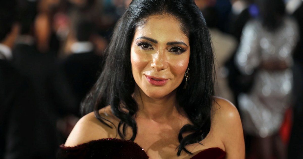 شاهد .. منى زكي بفستان قصير ثمنه آلاف الدولارات .. وهذه تفاصيله