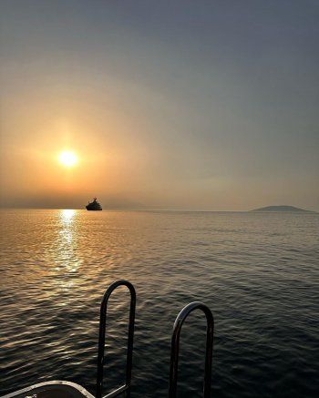 شاهد .. بالصور- أمام منظر خلاب.. ياسمين صبري بأنوثة وجمال لا يوصفان