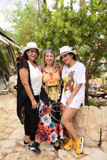 شاهد .. بالصور-"بمهرين" تستقبل المشاهير وتحيي التراث اللبناني الأصيل