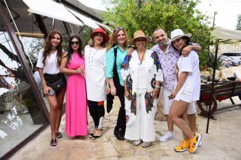 شاهد .. بالصور-"بمهرين" تستقبل المشاهير وتحيي التراث اللبناني الأصيل