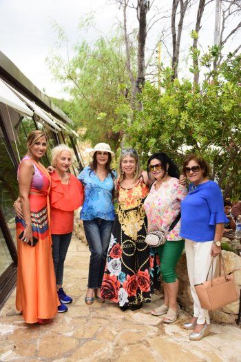 شاهد .. بالصور-"بمهرين" تستقبل المشاهير وتحيي التراث اللبناني الأصيل