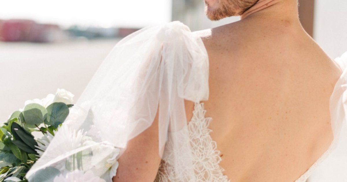 شاهد .. ممثل لبناني يثير الجدل بظهوره بـ فستان زفاف مع طرحة - بالصورة