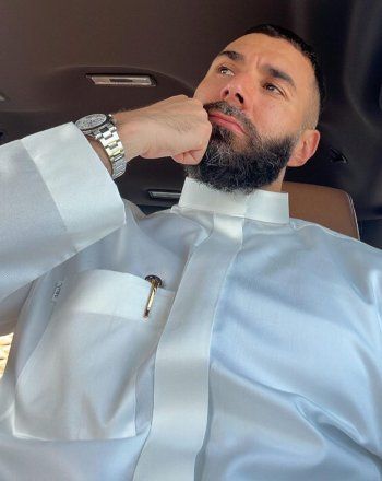 شاهد .. بالصورة- كريم بنزيمة بالثوب السعودي..وهذه رسالته إلى الجمهور