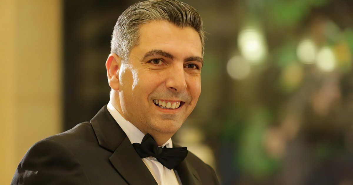 شاهد .. غابي حويك يطرح أغنية "أنا مغترب ولا فرّوج"