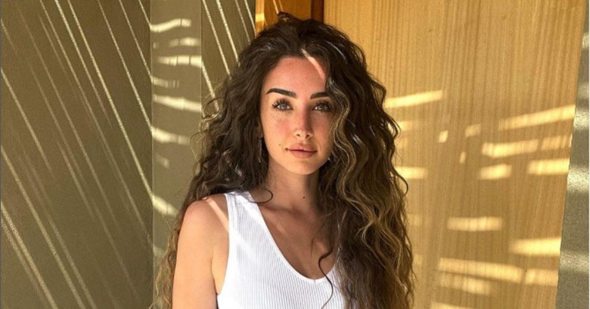 شاهد .. بإطلالة صيفية مميزة..هنا الزاهد تستعرض أونثتها وجمالها الرائع - بالصور