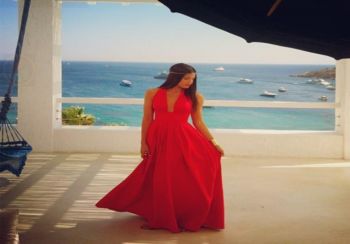 شاهد .. بالصور - تعرف على بطلات كليبات عمرو دياب من بينهنَ موديل كليب " تملي معاك "