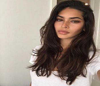 شاهد .. بالصور - تعرف على بطلات كليبات عمرو دياب من بينهنَ موديل كليب " تملي معاك "