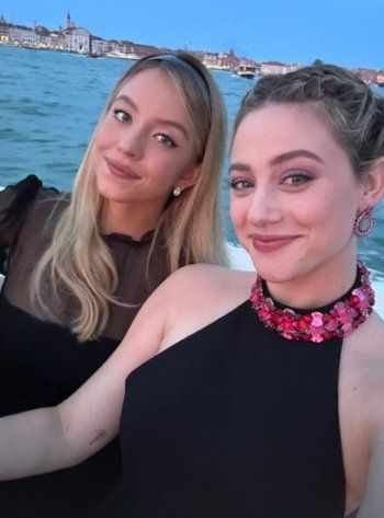 شاهد .. بالفيديو - ليلي راينهارت تتغير ملامحها بعد رؤية سيدني سويني... وهذا ما كشفته