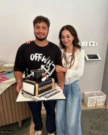 شاهد .. إبن بسمة وهبة السعودي أصبح شاباً وهكذا احتفلت بتخرجه من المدرسة-بالصورة