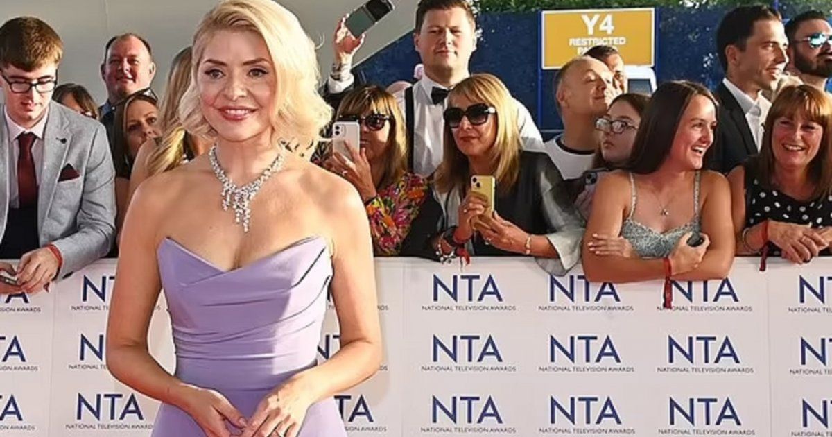 شاهد .. هولي ويلوغبي تكشف عن مخاوفها بشأن المستقبل أثناء حضورها السجادة الحمراء لـ NTA