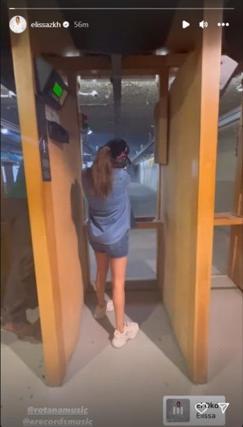 شاهد .. بالصور- إليسا ترفع مسدسها وتطلق النار..فما القصة