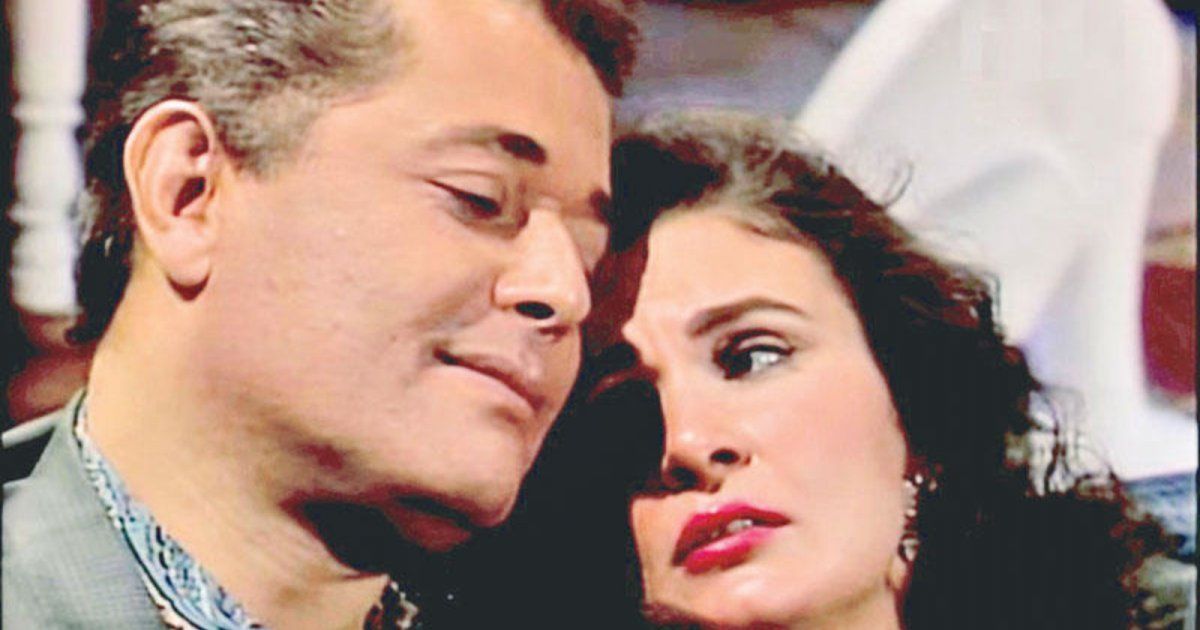 شاهد .. خطأ في مسيرة محمود عبد العزيز ويسرا يخرج إلى العلن بعد 40 عاماً