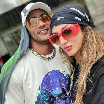 شاهد .. محمد رمضان يغازل زوجته برومانسية-بالصورة