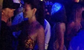 شاهد .. صورة مسربة لـ ليوناردو دي كابريو وحبيبته من ملهى ليلي