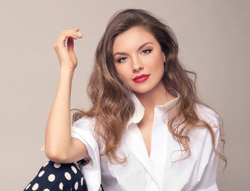 شاهد .. مايا رعيدي ببيكيني جريء وهكذا دعمت السياحة في لبنان-بالفيديو