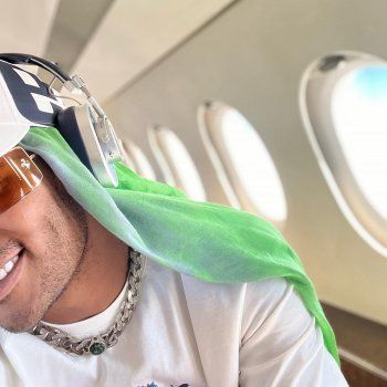 شاهد .. محمد رمضان يغازل زوجته برومانسية-بالصورة