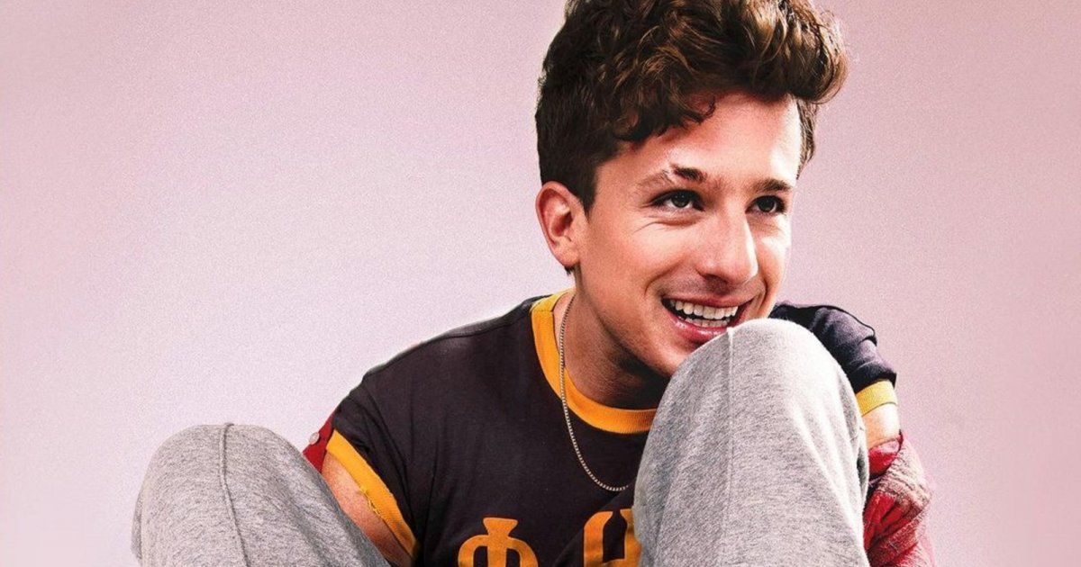 شاهد .. بالصور - تشارلي بوث يتقدم إلى خطيبته بهذا الخاتم الضخم