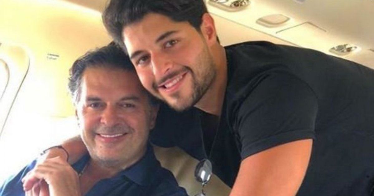 شاهد .. بالفيديو- بأجواء فرح وقبلة على الرأس.. خالد علامة يقضي وقت جميل مع والده راغب علامة