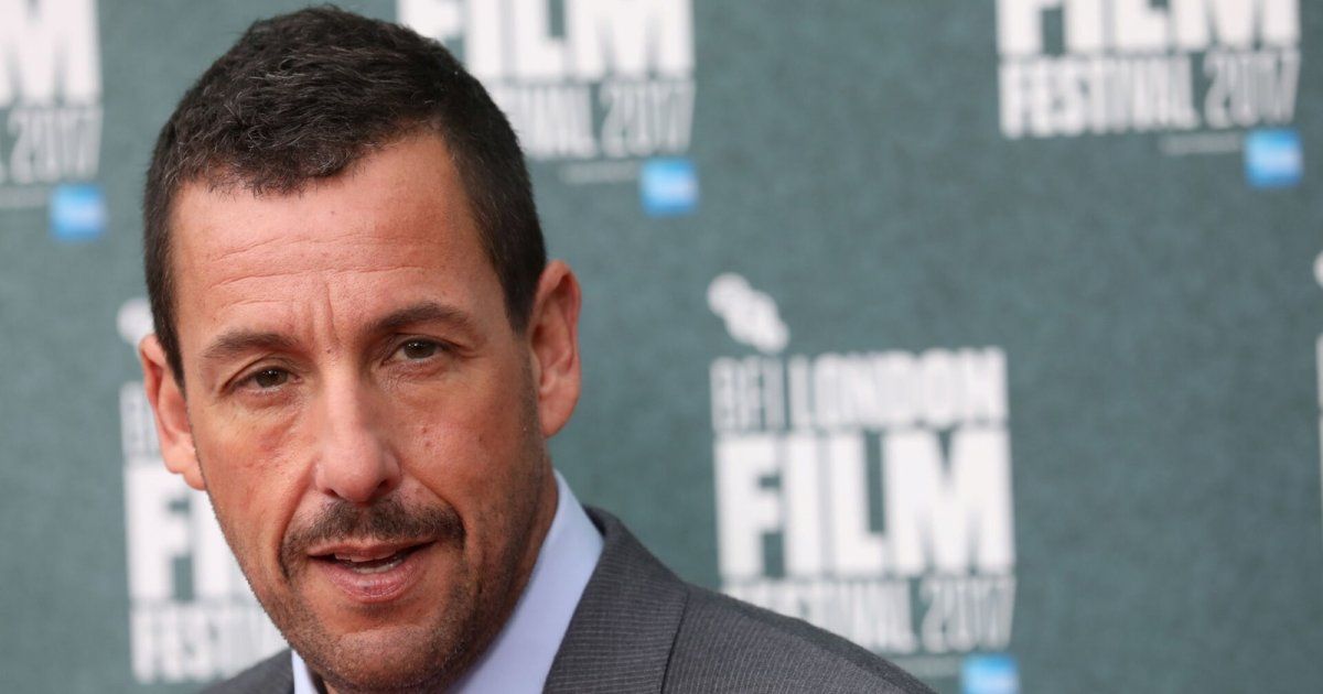 شاهد .. آدم سلاندر هزلي منذ الصغر.. وهذا من اكتشفه