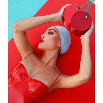 شاهد .. مايا دياب تستلقي بملابس سباحة .. وتميز إطلالتها يلفت الانظار