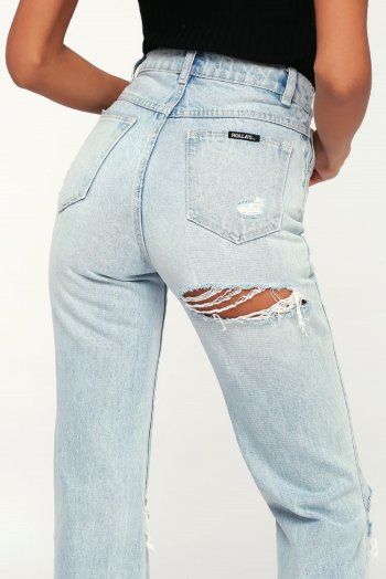 شاهد .. السراويل الممزقة من الخلف.. موضة نسائية تعود بقوة