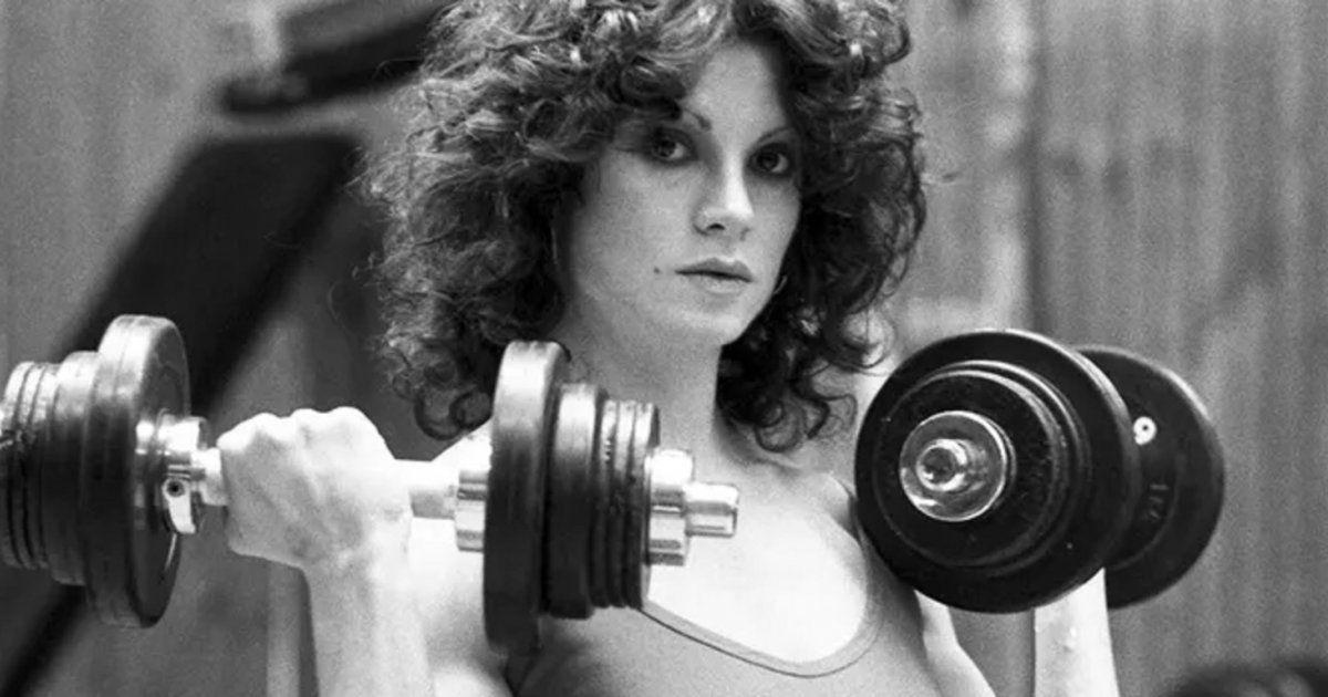 شاهد .. بالصور - أول محترفة في كمال الأجسام للسيدات تتوفى عن عمر يناهز 70 عاماً