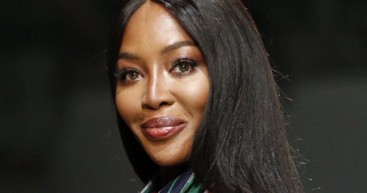 شاهد .. عمرو أديب يلجأ لناعومي كامل .. وهي تشجعه على دخول مجال عرض الأزياء