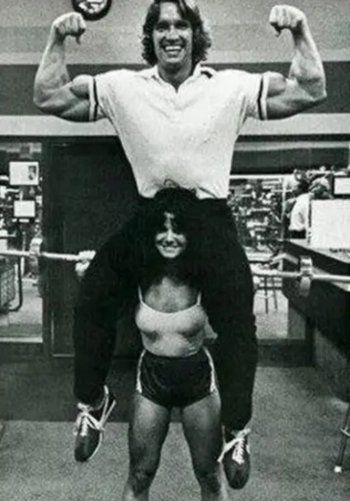 شاهد .. بالصور - أول محترفة في كمال الأجسام للسيدات تتوفى عن عمر يناهز 70 عاماً