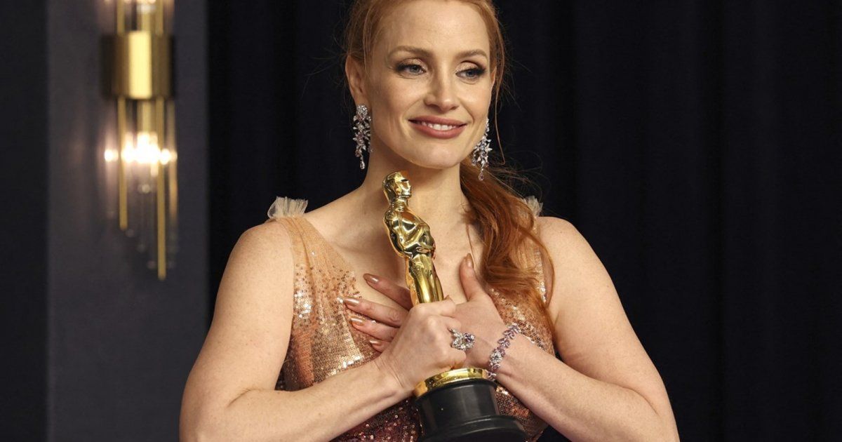 شاهد .. جيسيكا تشاستين تحضر مهرجان فيلمها الجديد بمهرجان فينيسيا ..رغم إضراب هوليوود