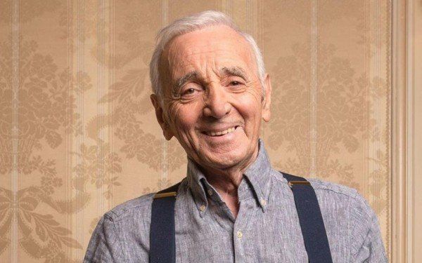 شاهد .. مقربة من شارل أزنافور تتكلم عن نهاية حياته: "كان يتألم في كل مكان"