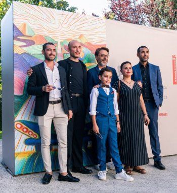 شاهد .. وراء الجبال للمخرج محمد بن عطية يخطف الأنظار في عرضه العالمي الأول بمهرجان فينيسيا السينمائي