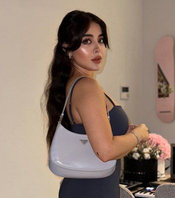 شاهد .. بالصور- بفستان رمادي ضيق.. هيا مرعشلي تتألق تستعرض لياقة ورشاقة جسدها