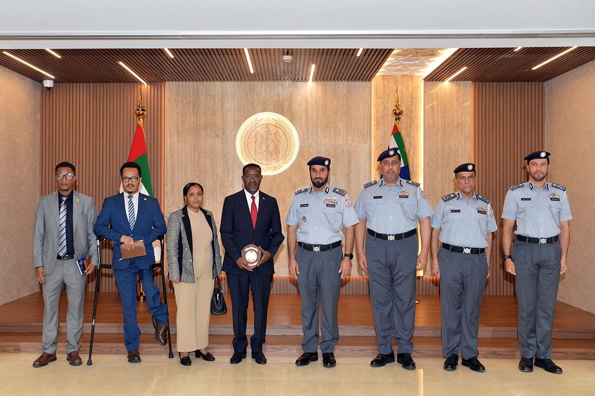 قائد عام شرطة أبوظبي يلتقي السفير الإثيوبي