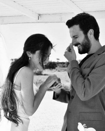 شاهد .. مهند الحمدي يعلن زواجه من حبيبته اللبنانية.. وصور رومانسية من عقد القران