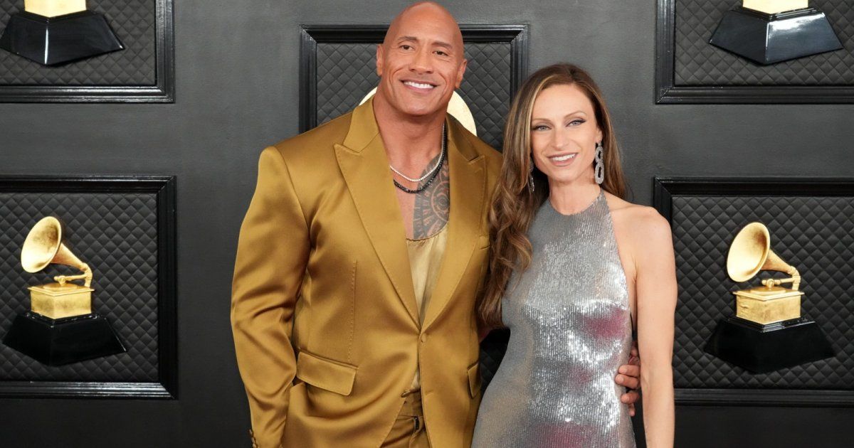 شاهد .. بالفيديو- في يوم ميلادها..دوين جونسون يعايد زوجته بأجواء عائلية وبكلمات من الشكر