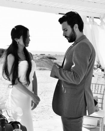 شاهد .. مهند الحمدي يعلن زواجه من حبيبته اللبنانية.. وصور رومانسية من عقد القران