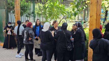 شاهد .. بالصور- وصول جثمان الممثلة كريمان إلى مسجد مصطفى محمود