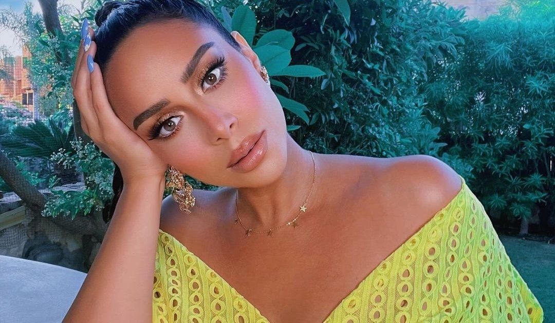 شاهد .. سعر مرتفع لـ فستان بسنت شوقي البسيط في العرض الخاص لفيلم "فوي فوي فوي"